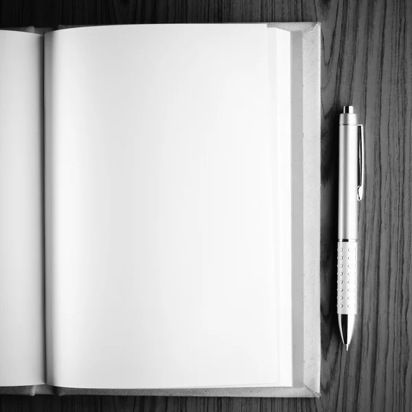 Notebook in bianco e nero tono di colore stile — Foto Stock
