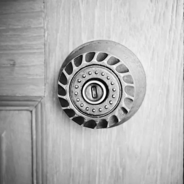 Door knob and key hole black and white color tone style — Stock Photo, Image