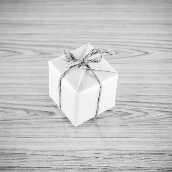礼品盒黑色和白色的颜色色调风格 — 图库照片