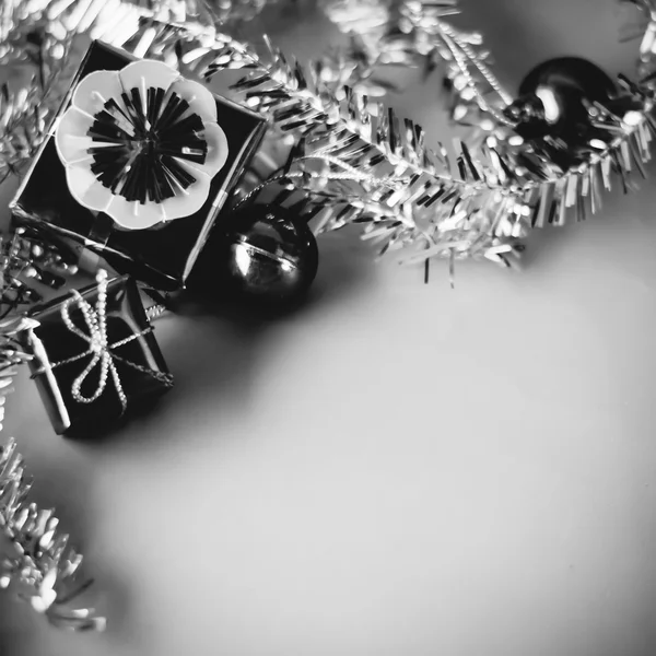 Objektet dekorera för julgran svart och vit färg tonar styl — Stockfoto