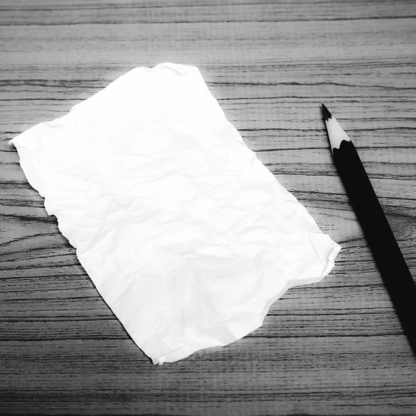 Chatarra de papel con lápiz estilo de tono de color blanco y negro — Foto de Stock