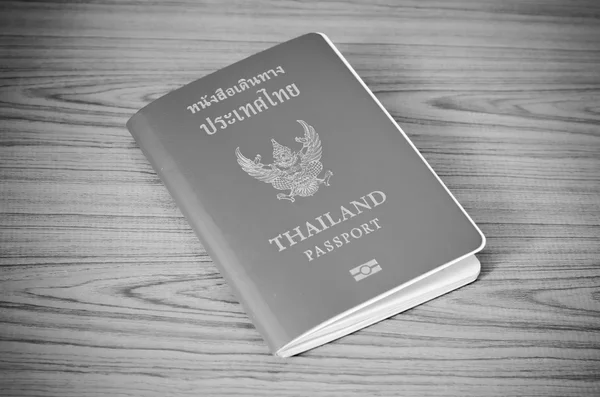 Passaporte tailandês estilo tom de cor preto e branco — Fotografia de Stock