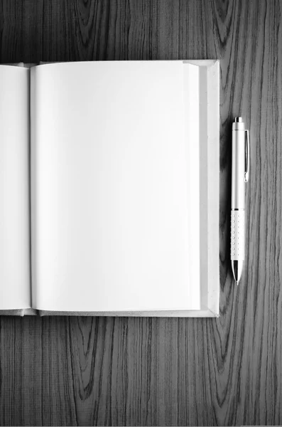 Notebook estilo tom de cor preto e branco — Fotografia de Stock