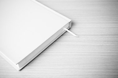 kitap siyah ve beyaz renk tonu stili