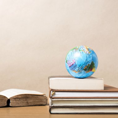kitap ve Dünya Top