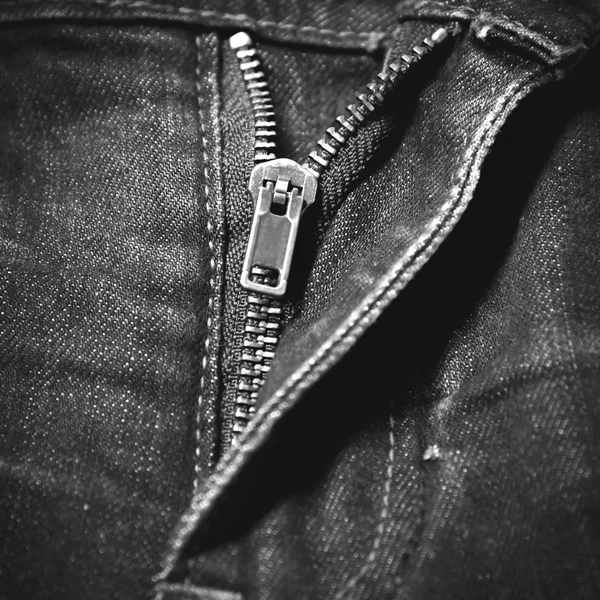 Zip em jeans estilo de cor tom preto e branco — Fotografia de Stock