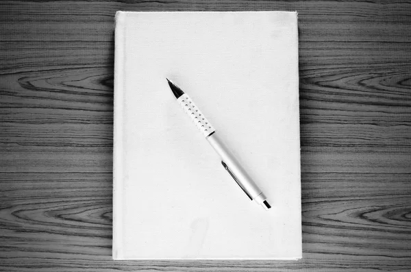 Notebooka kolor biało-czarny dźwięk stylu — Zdjęcie stockowe