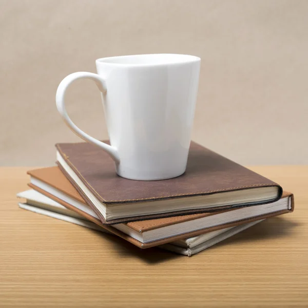Stapel Buch mit Kaffeebecher — Stockfoto
