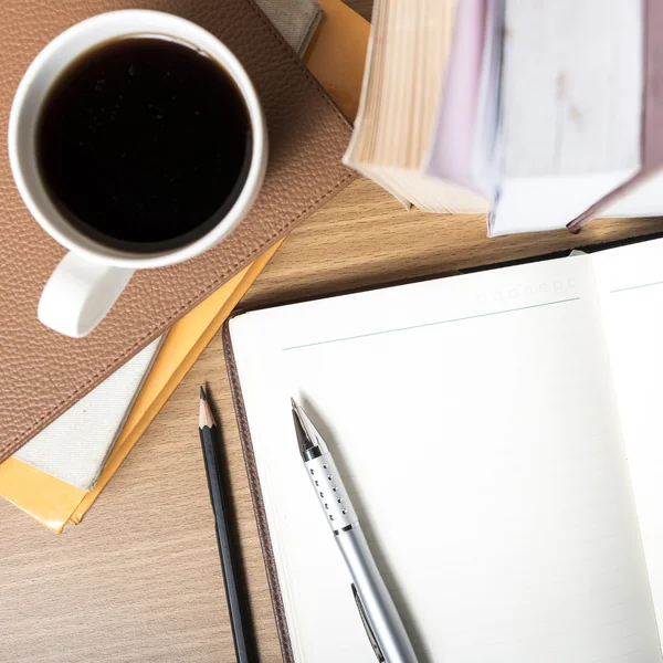 Otevřete poznámkový blok s knihu a coffee cup — Stock fotografie