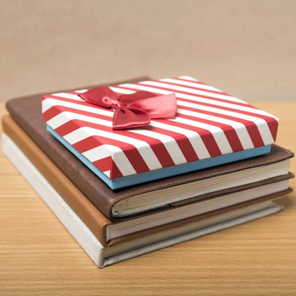 Book with gift box — Stock Photo, Image