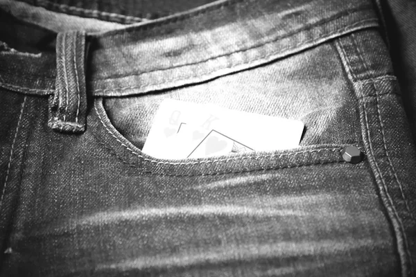 Κάρτα στο jean τσέπη στυλ μαύρο και άσπρο χρώμα τόνο — Φωτογραφία Αρχείου