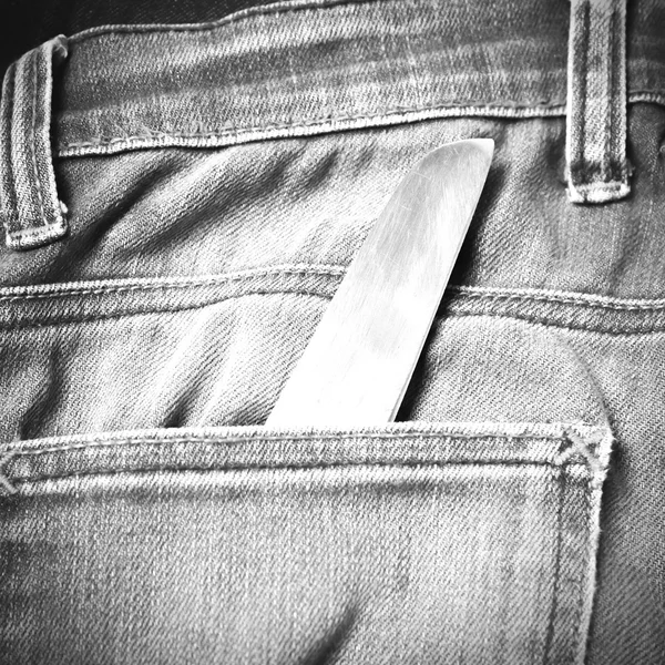 Ніж в стилі джинсового чорно-білого тону — стокове фото
