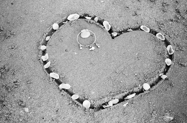 A heart on the sand in the beach — Stock Photo, Image