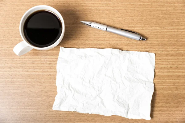 Papel y pluma con taza de café Imagen De Stock