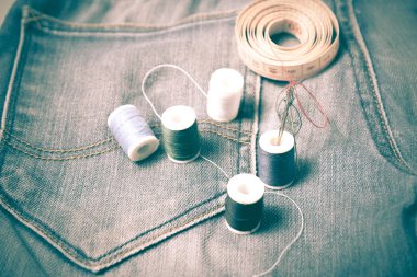 Jean pantolon ve dikiş retro vintage tarzı