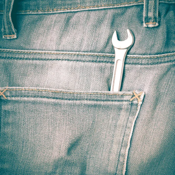 Outils de clé en jean pantalon style vintage rétro — Photo