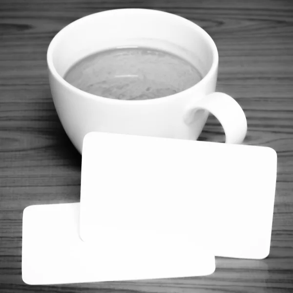 Taza de café y tarjeta de visita estilo de tono de color blanco y negro —  Fotos de Stock