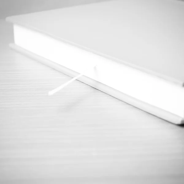 Livro estilo tom de cor preto e branco — Fotografia de Stock