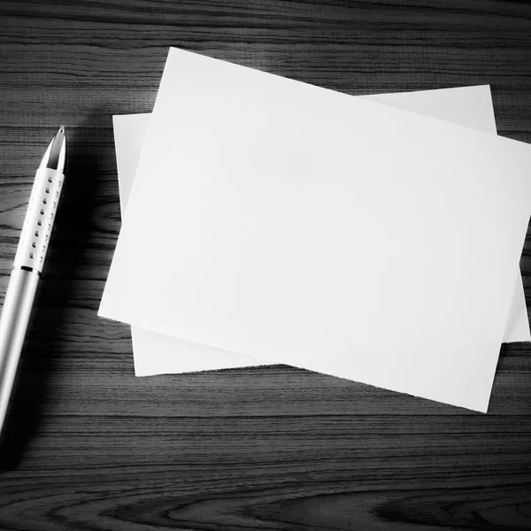 Długopis z papieru kolor biało-czarny dźwięk stylu — Zdjęcie stockowe