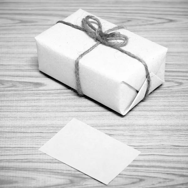 Caixa de presente e cartão estilo tom de cor preto e branco — Fotografia de Stock