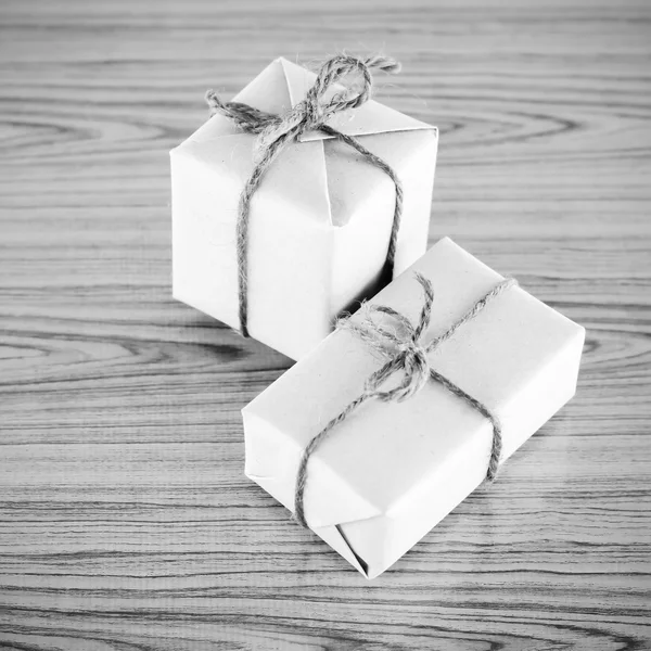 Подарункова коробка чорно-білого кольору стиль тону — стокове фото