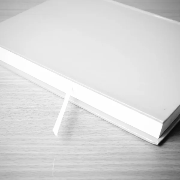 Kniha černá a bílá barva tón styl — Stock fotografie