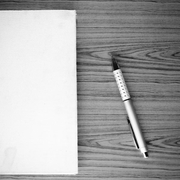 Cuaderno de color blanco y negro estilo de tono — Foto de Stock