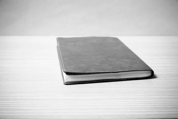 Kitap siyah ve beyaz renk tonu stili — Stok fotoğraf