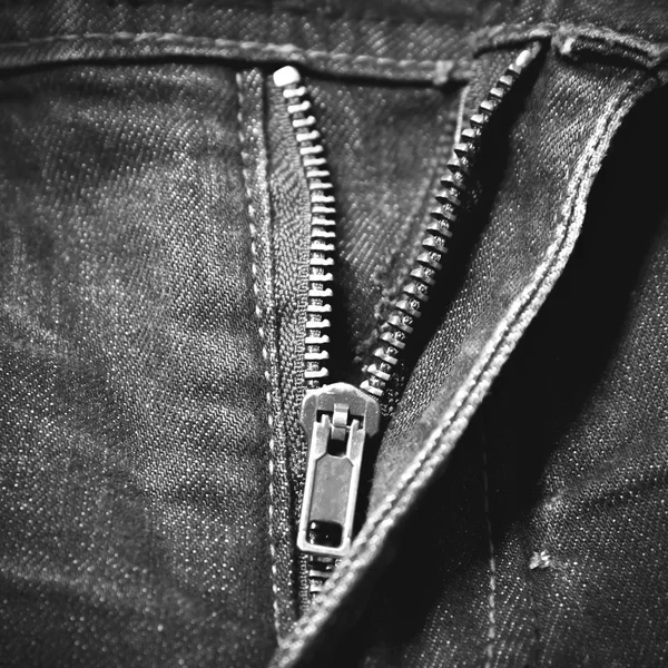 Zip em jeans estilo de cor tom preto e branco — Fotografia de Stock