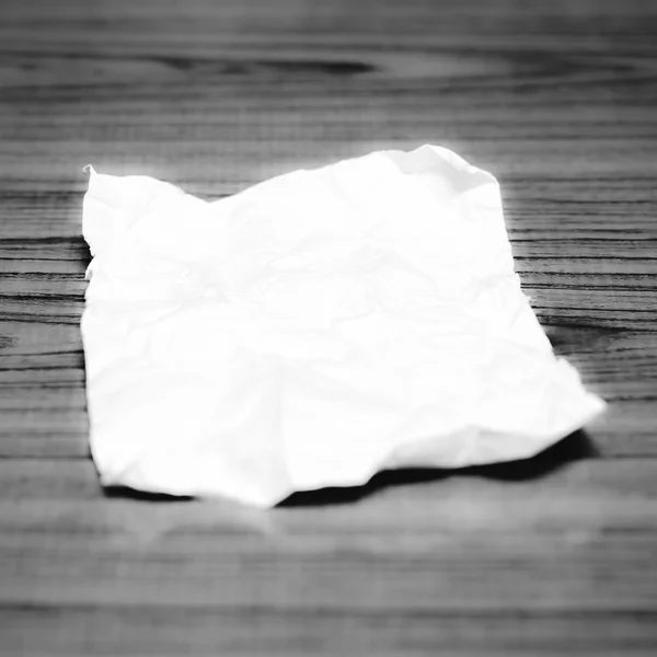Papier afval zwart-witte kleur Toon stijl — Stockfoto