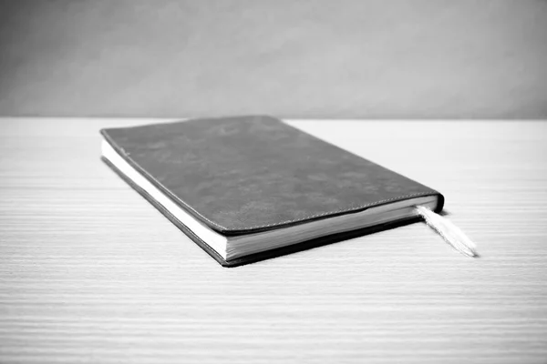 Kniha černá a bílá barva tón styl — Stock fotografie