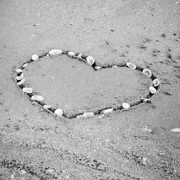 A heart on the sand in the beach black and white color tone styl — Stock Photo, Image