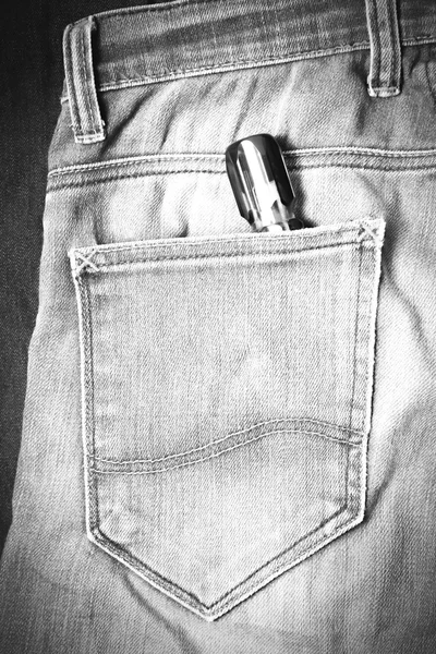 Chave de fenda em jean preto e branco tom de estilo de cor — Fotografia de Stock