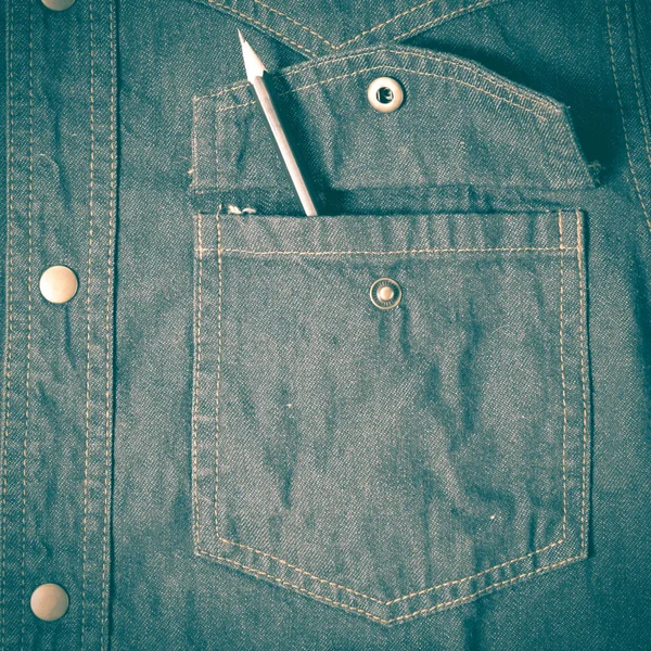Карандаш в джинсовом кармане в стиле ретро — стоковое фото