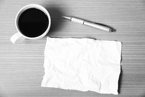 Tasse à café avec papier blanc — Photo