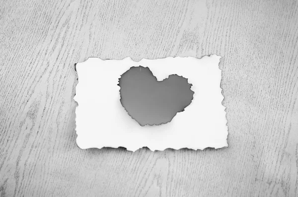 Kalp ve kağıt siyah ve beyaz renk tonu stili — Stok fotoğraf