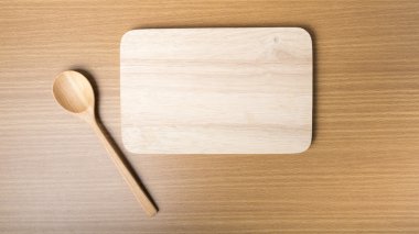 Kesme tahtası ve tahta kaşık