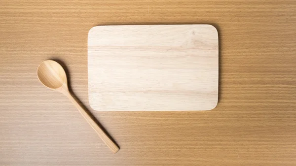 Tagliere e cucchiaio di legno — Foto Stock