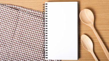 Defter ve mutfak araçları