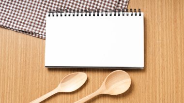 Defter ve mutfak araçları