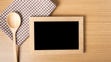 Yazı tahtası ve tahta kaşık