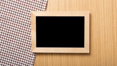 Yazı tahtası ve mutfak havlu