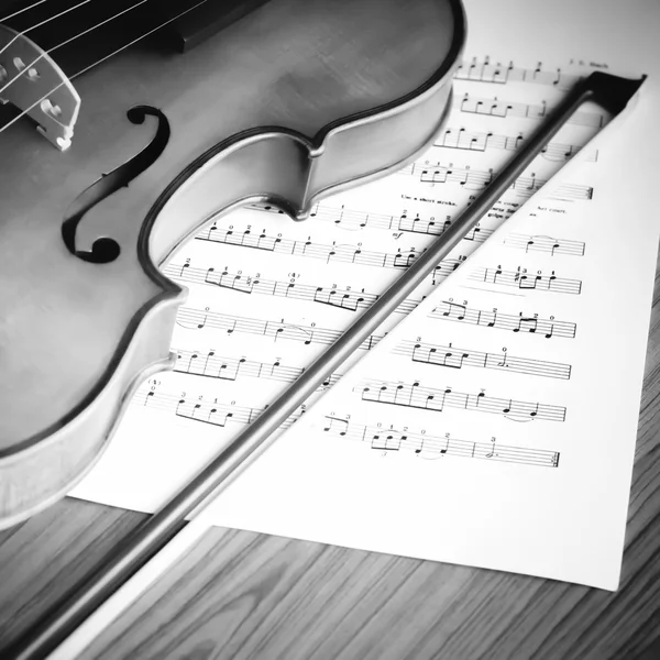 Time to practice violin black and white color tone style — Stock Photo, Image