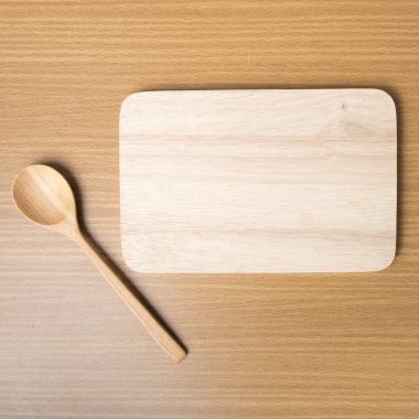 Kesme tahtası ve tahta kaşık