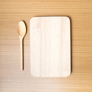 Kesme tahtası ve tahta kaşık