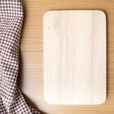 Kesme tahtası ve mutfak havlu