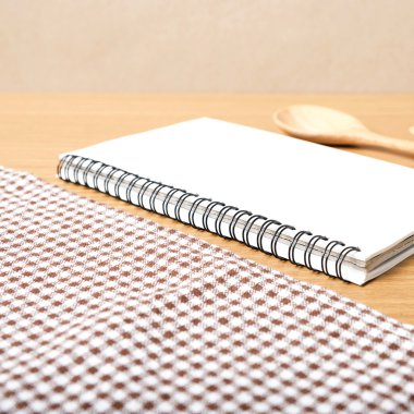 Defter ve mutfak araçları