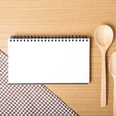 Defter ve mutfak araçları