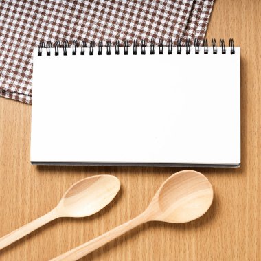 Defter ve mutfak araçları