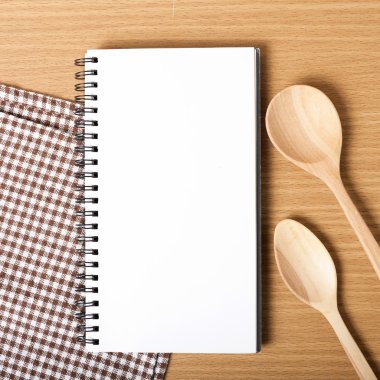 Defter ve mutfak araçları